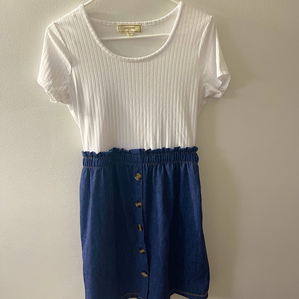 Never been worn. Excellent condition!